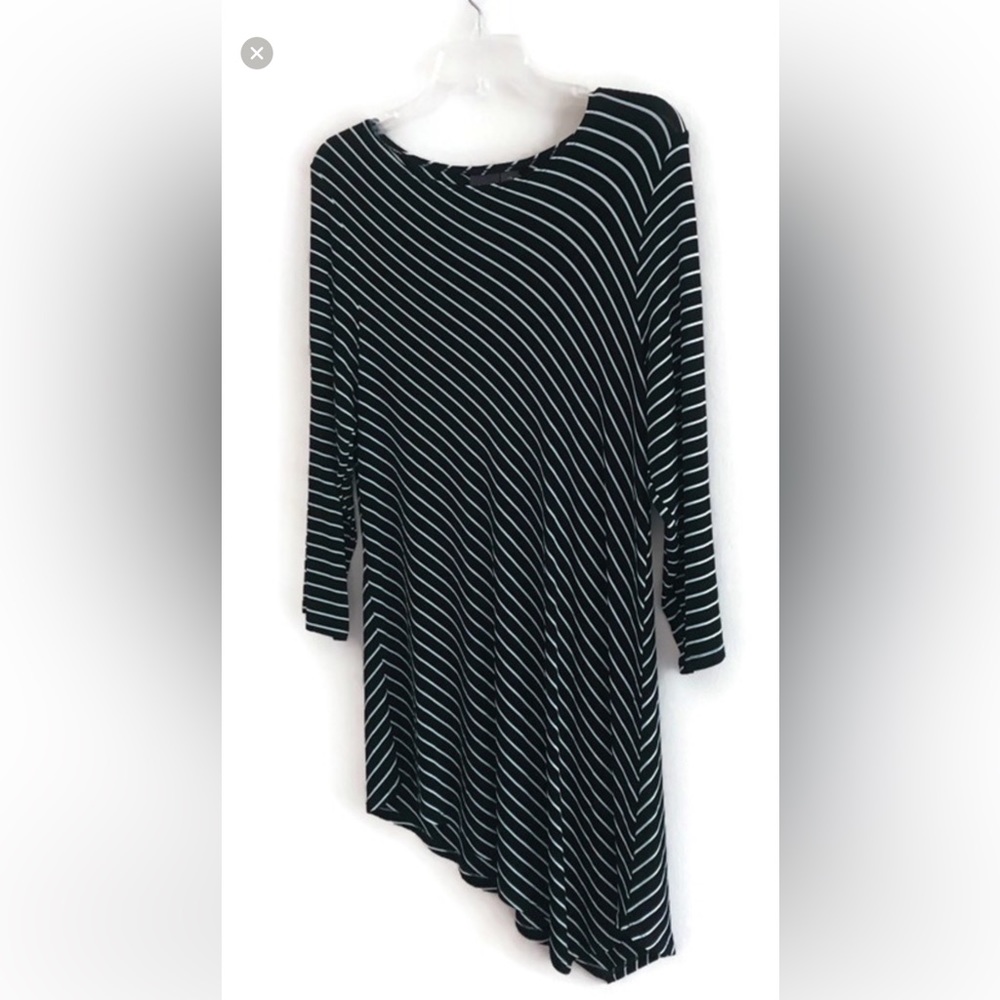 CHICO'S Travelers B&W Striped Asymmetric Tunic - Picture 1 of 11